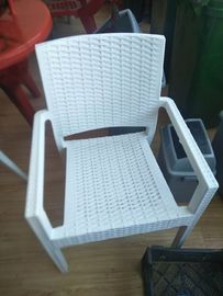 Formowanie wtryskowe z wieloma wnękami Formowanie na zimno do produkcji krzeseł domowych Boss